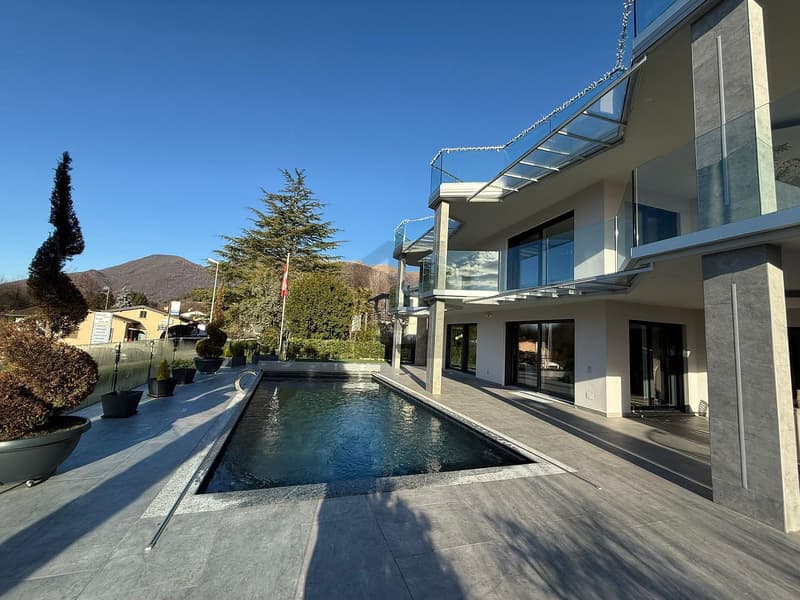 MODERNA ED ELEGANTE CON PISCINA E VISTA (3)