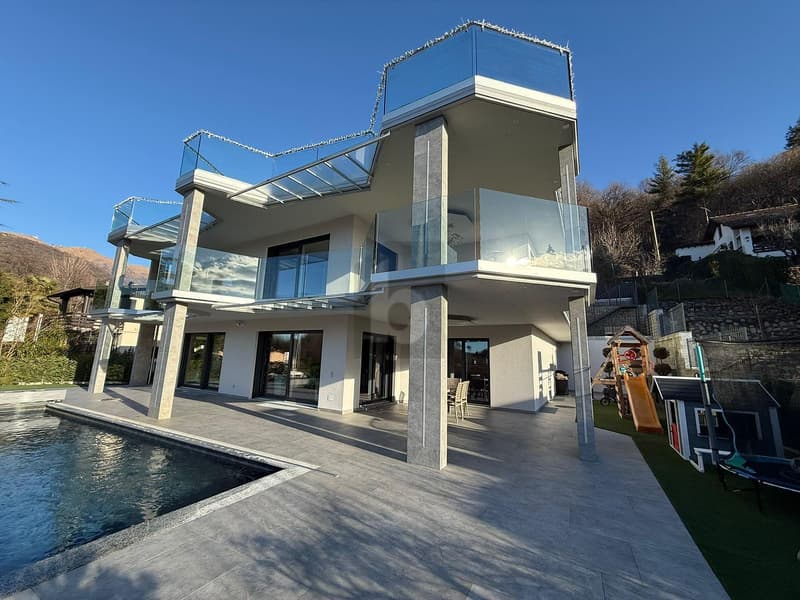 MODERNA ED ELEGANTE CON PISCINA E VISTA (1)
