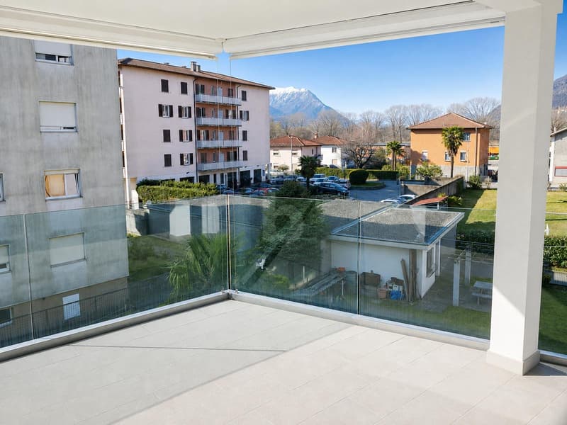 MODERNO E LUMINOSO IN POSIZIONE CENTRALE (1)