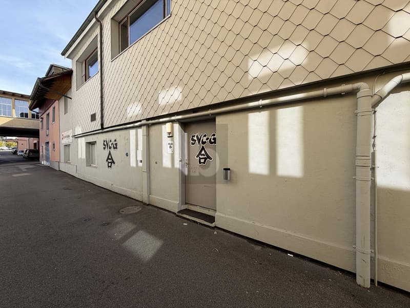 VIELSEITIGE VEREINS- UND GEWERBEFLÄCHE (5)
