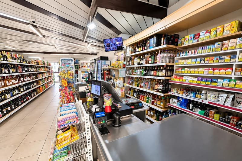 ÉPICERIE AVEC UNE CLIENTÈLE EXISTANTE (2)