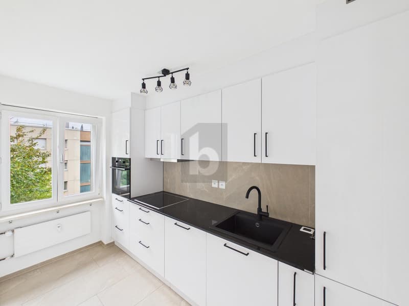 NEU RENOVIERT - GROSSZÜGIGER BALKON UND WEITBLICK (4)