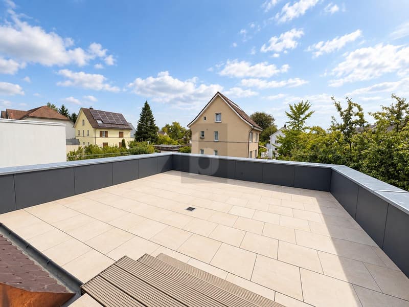 KOMPLETT NEU SANIERT MIT GROSSER TERRASSE (1)