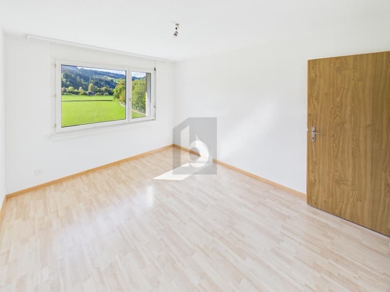 NEU RENOVIERT, GROSSZÜGIG UND MIT AUSSICHT (5)