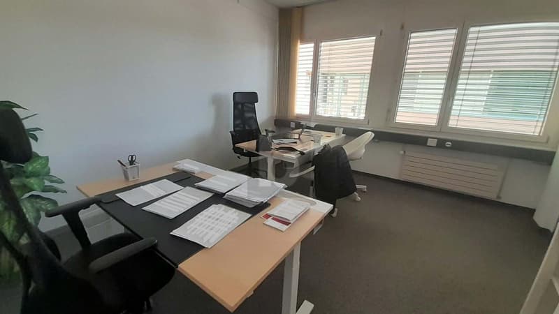 BUREAUX PRIVATIFS LUMINEUX AVEC ESPACES PARTAGÉS (1)