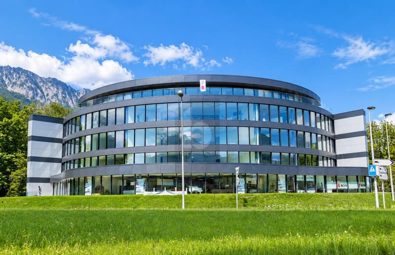 LOCAL COMMERCIAL / SHOWROOM DE 131 M² UTILE (1)