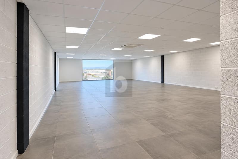 LOCAL COMMERCIAL / SHOWROOM DE 131 M² UTILE (3)