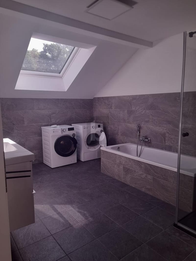 2 ZIMMER DACHWOHNUNG MIT BURGCHARAKTER (3)