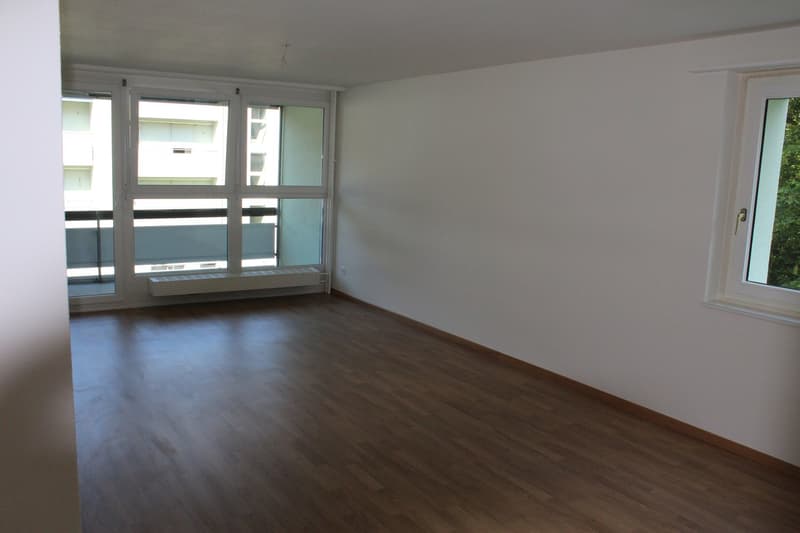 Wohnzimmer mit Balkon