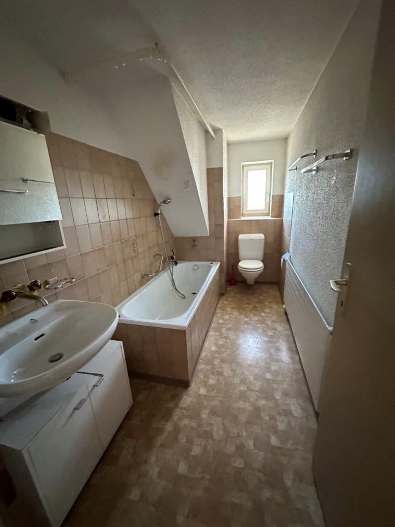 Charming 3-room attic apartment in St. Gallen (10)
