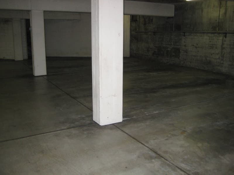 Place de stationnement dans un garage souterrain à un emplacement idéal à Zürich-Seebach (3)