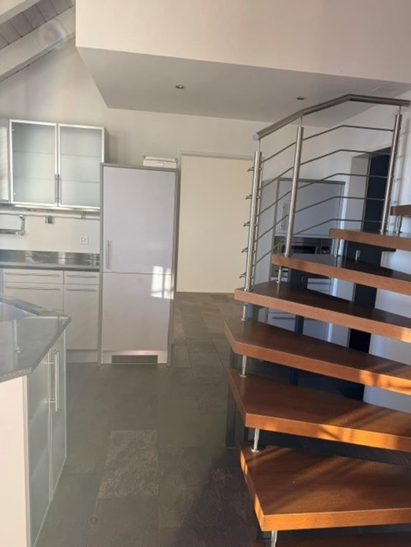 3 1/2-Zimmer-Maisonette-Wohnung mit traumhafter Weitsicht mitten im Golfparadies (11)
