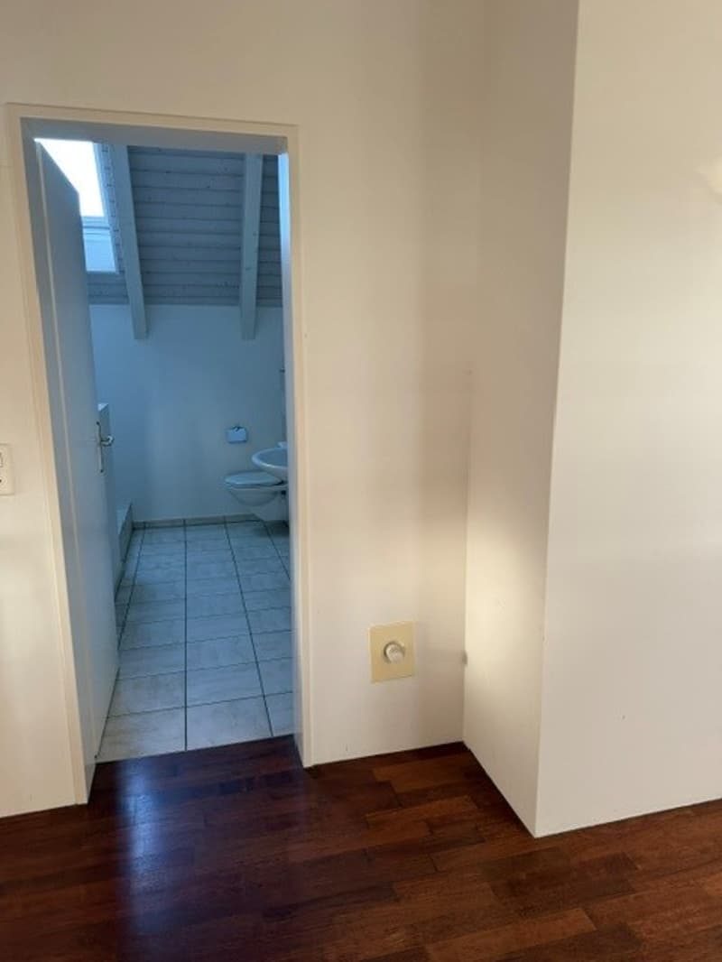 3 1/2-Zimmer-Maisonette-Wohnung mit traumhafter Weitsicht mitten im Golfparadies (24)