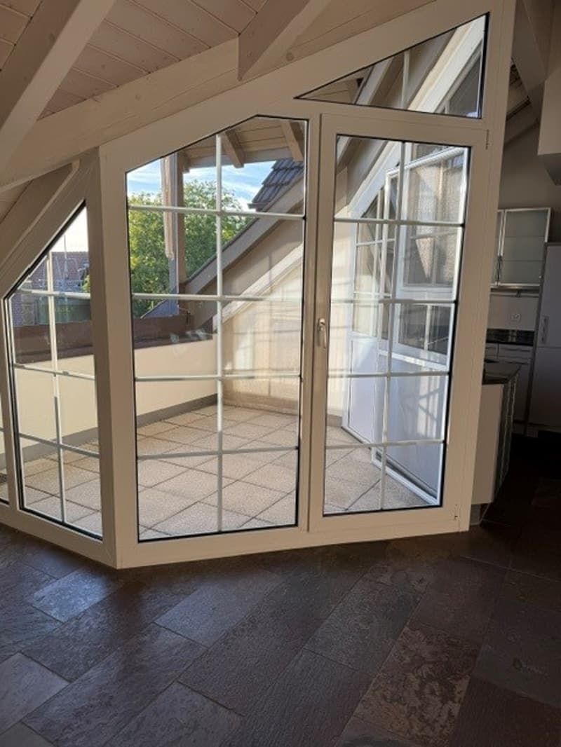 3 1/2-Zimmer-Maisonette-Wohnung mit traumhafter Weitsicht mitten im Golfparadies (9)