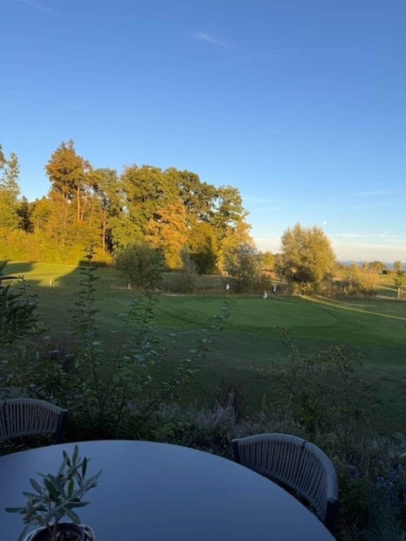3 1/2-Zimmer-Maisonette-Wohnung mit traumhafter Weitsicht mitten im Golfparadies (34)