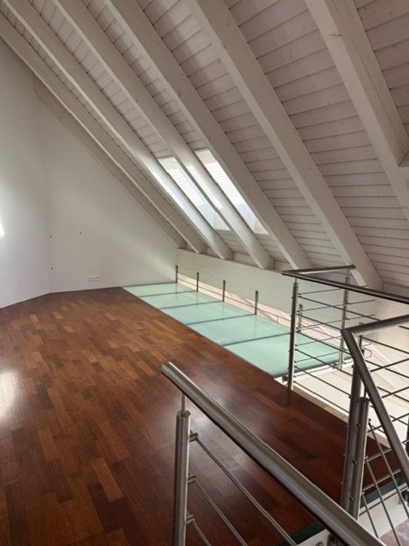 3 1/2-Zimmer-Maisonette-Wohnung mit traumhafter Weitsicht mitten im Golfparadies (19)