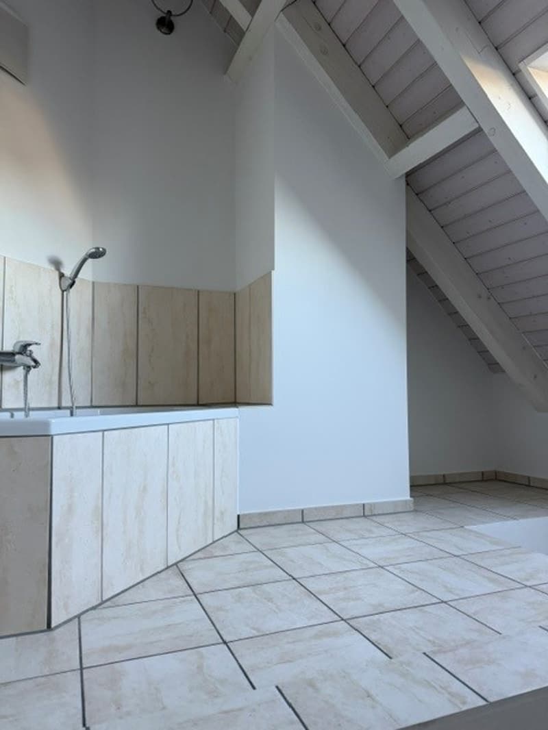 3 1/2-Zimmer-Maisonette-Wohnung mit traumhafter Weitsicht mitten im Golfparadies (26)