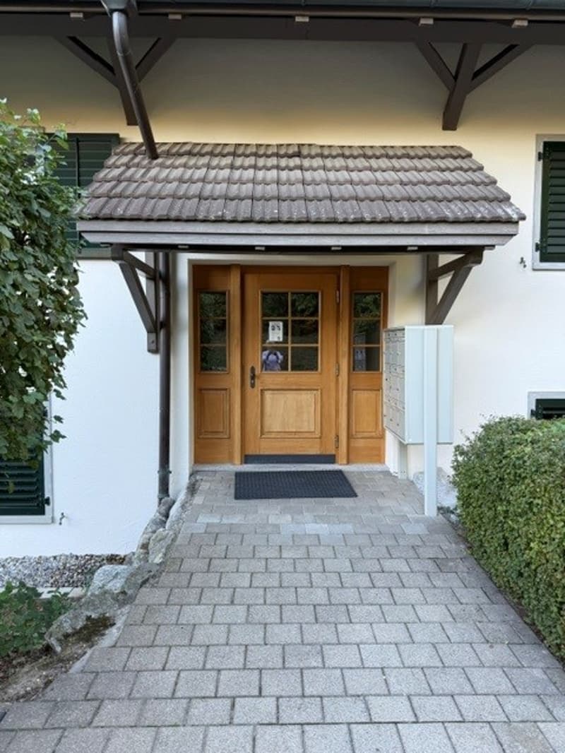3 1/2-Zimmer-Maisonette-Wohnung mit traumhafter Weitsicht mitten im Golfparadies (2)