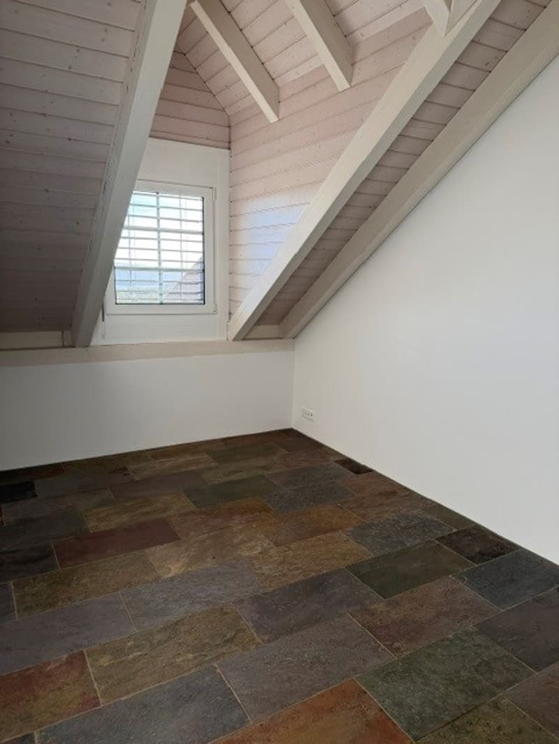 3 1/2-Zimmer-Maisonette-Wohnung mit traumhafter Weitsicht mitten im Golfparadies (12)