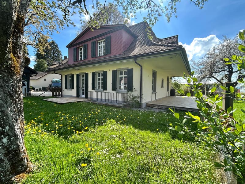 Stilvolles Familienhaus mit Einliegerwohnung & traumhaftem Garten (3)