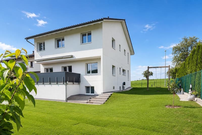 Grosszügiges Zuhause in 8127 Küsnacht mit viel Privatsphäre und Weitsicht (1)