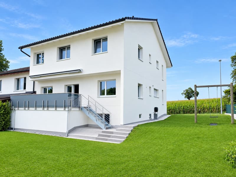 Grosszügiges Zuhause am Küsnachterberg (Wangen) mit viel Privatsphäre und Weitsicht (2)