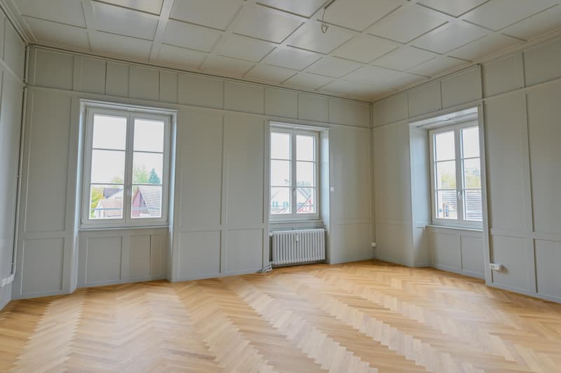 Charmante 5.5-Zimmer-Wohnung mit Kachelofen und Fischgrätparkett (2)