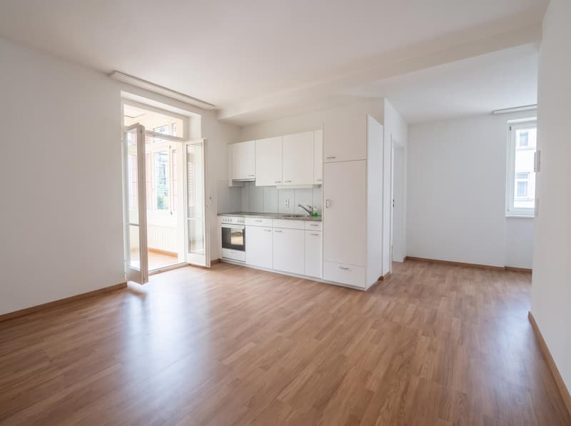 Charmante 1.5-Zimmer-Wohnung mit verglaster Veranda an zentraler Lage in Winterthur (1)