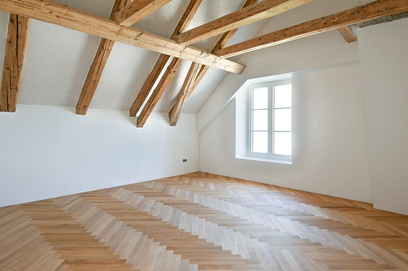 Grosszügige 3.5-Zimmer-Dachwohnung mit historischem Charme (5)