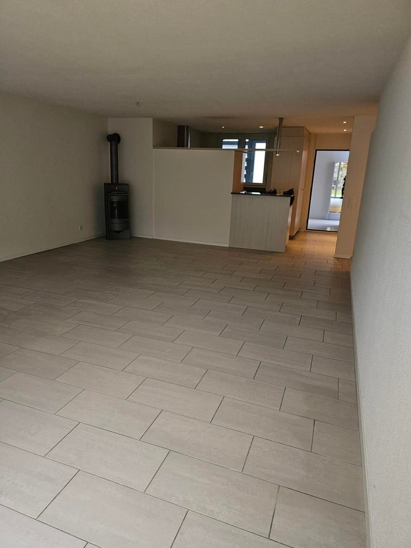 Appartement lumineux 3.5 pièces avec jardin d'hiver et espace de jardin à Gockhausen (3)