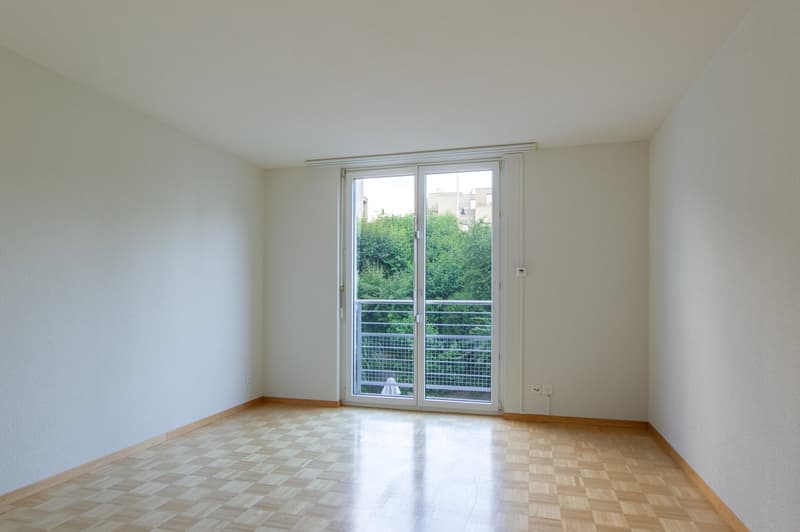 Appartement lumineux 3.5 pièces avec jardin d'hiver et espace de jardin à Gockhausen (4)