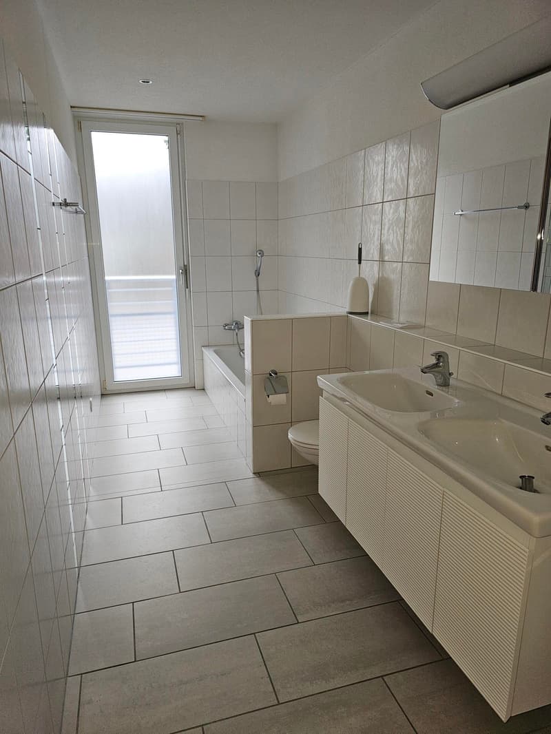Appartement lumineux 3.5 pièces avec jardin d'hiver et espace de jardin à Gockhausen (8)
