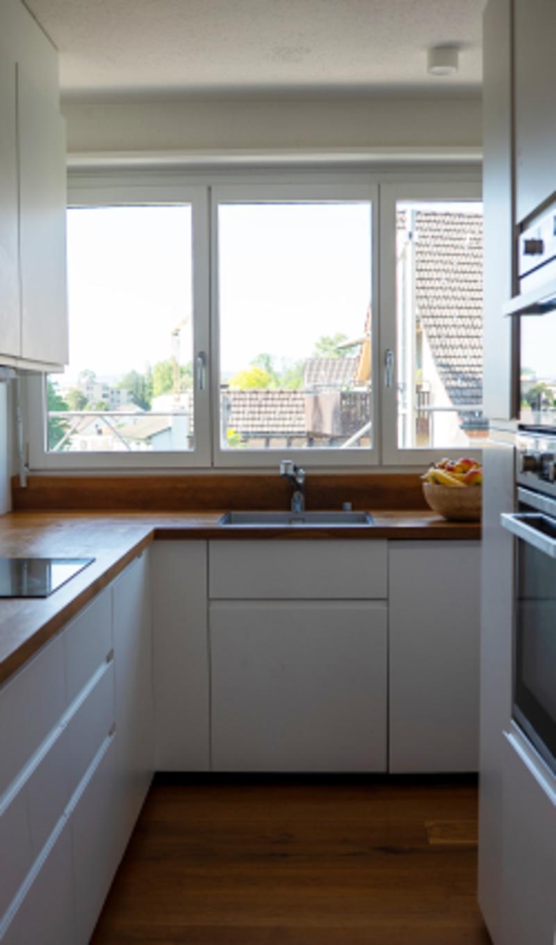 Charmant appartement de 4 pièces au dernier étage avec vue sur le lac à Küsnacht ZH (2)