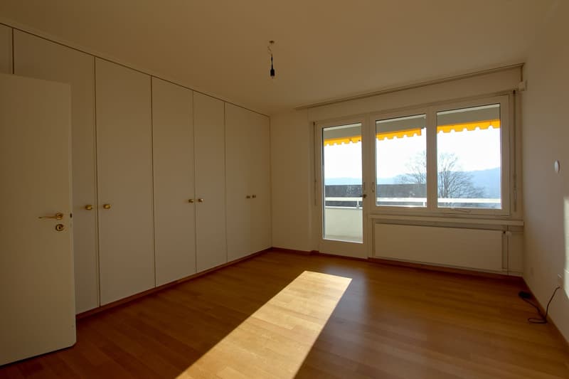 Grosszügige 5.5-Zimmer-Wohnung mit Panoramablick (6)