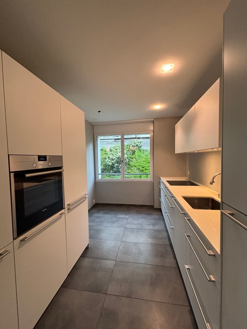 Helle 4.5-Zimmer-Wohnung mit Balkon an ruhiger Lage in Zürich 8044 (2)