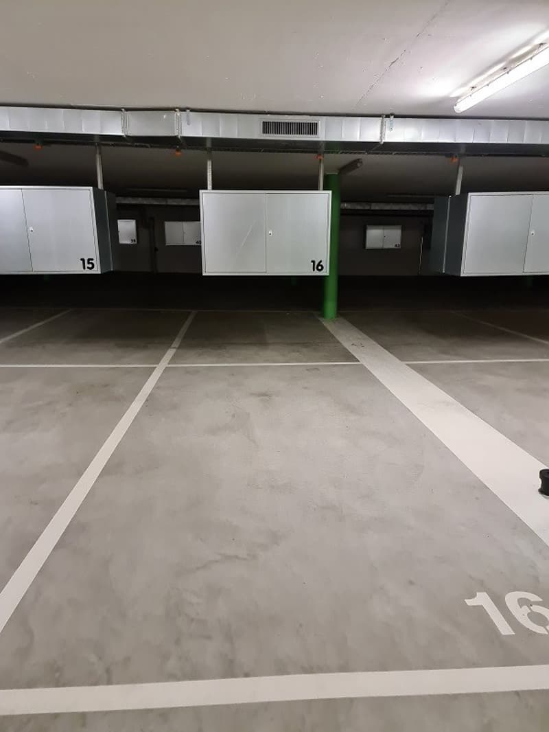 Posto auto in affitto in una posizione centrale a Bonstetten (4)