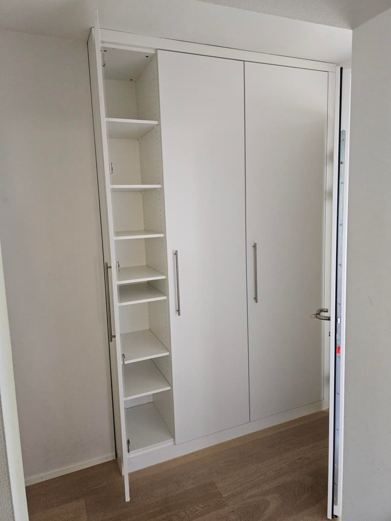 Limité jusqu'au 30.09.2027 – Appartement spacieux 2.5 pièces avec place assise dans le jardin à Herrliberg (5)