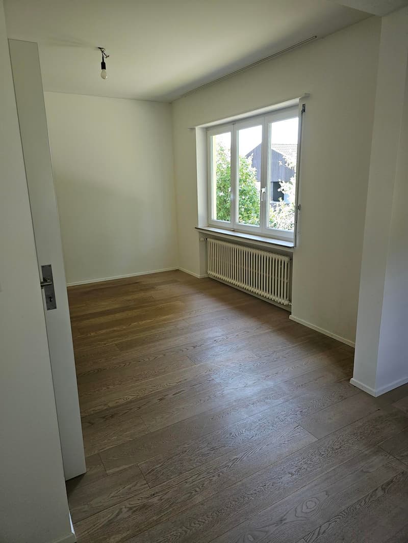Limité jusqu'au 30.09.2027 – Appartement spacieux 2.5 pièces avec place assise dans le jardin à Herrliberg (11)