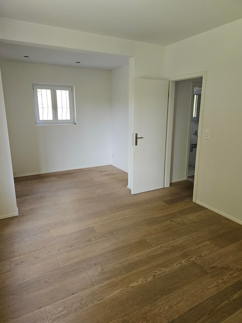 Limité jusqu'au 30.09.2027 – Appartement spacieux 2.5 pièces avec place assise dans le jardin à Herrliberg (12)