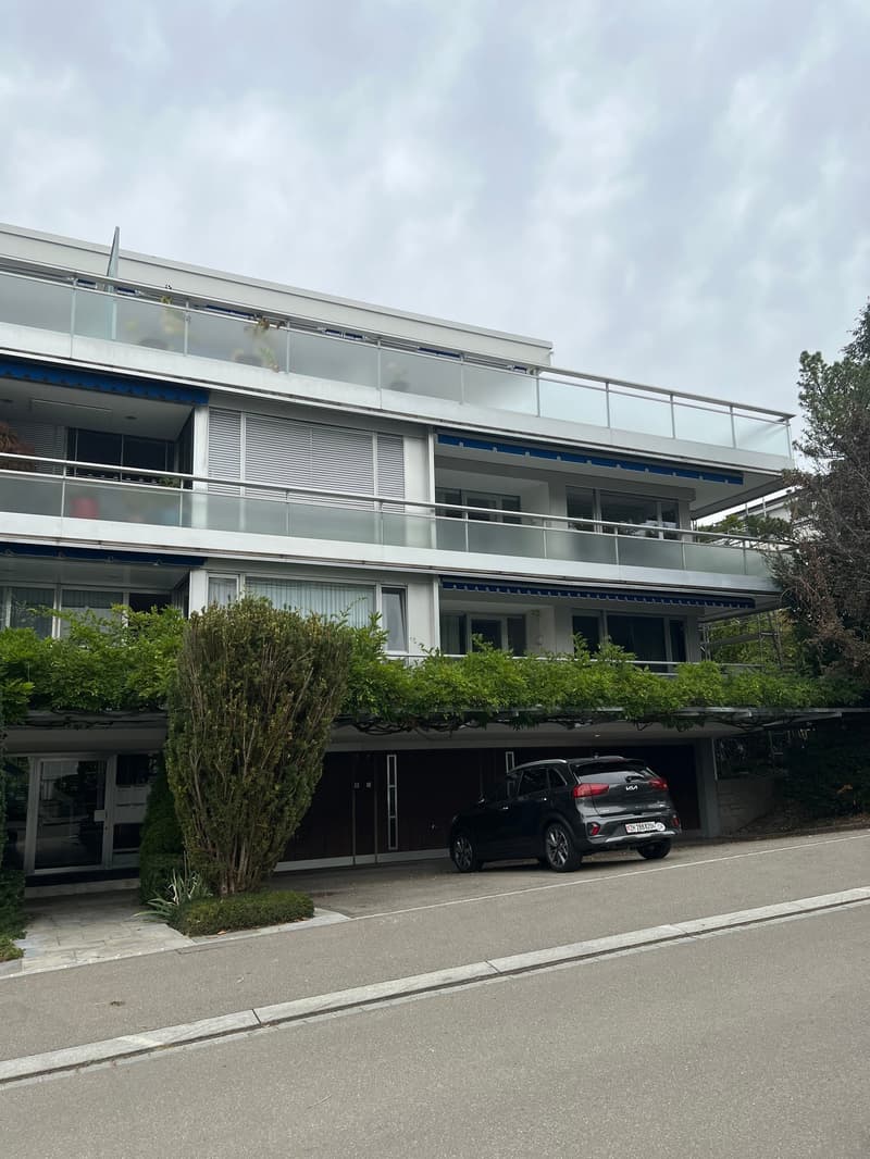 Geräumige 5-Zimmer-Wohnung mit Balkon und schöner Aussicht in Zürich-Fluntern (1)