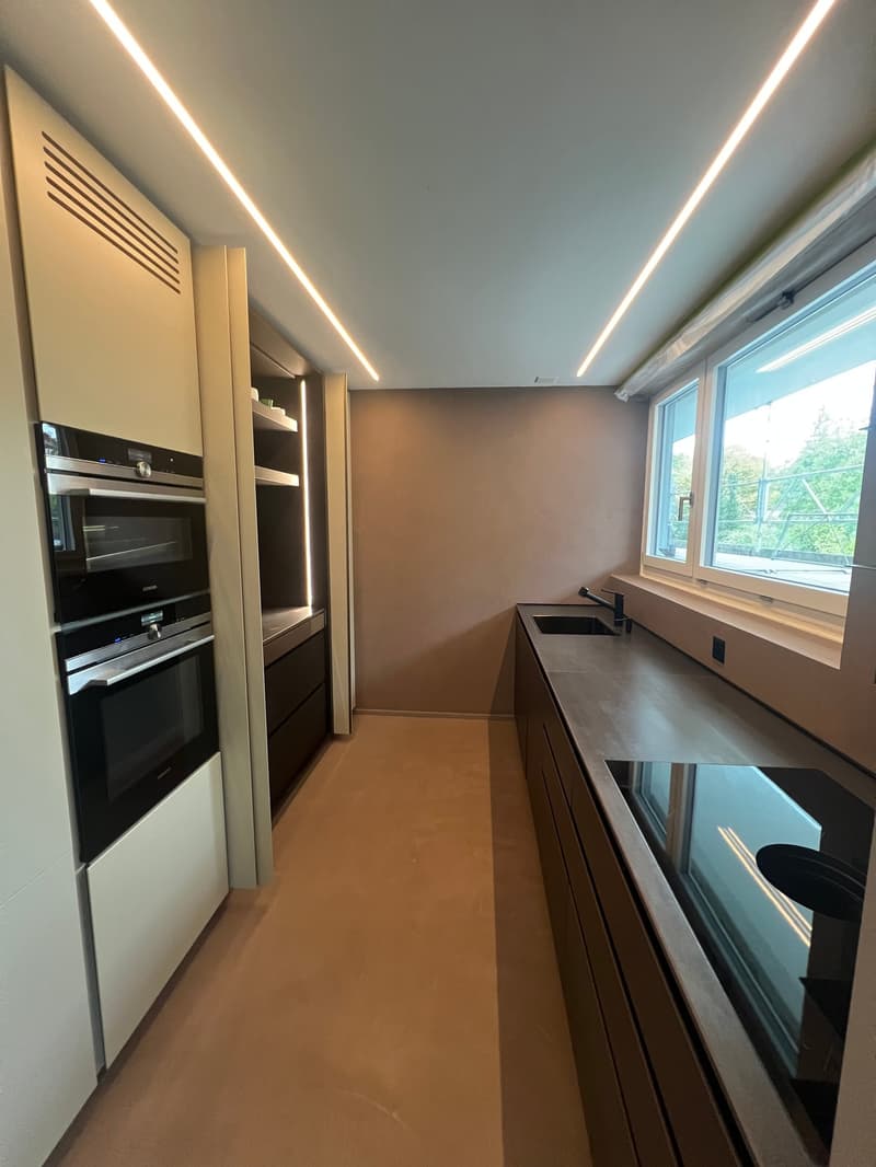 Geräumige 5-Zimmer-Wohnung mit Balkon und schöner Aussicht in Zürich-Fluntern (4)
