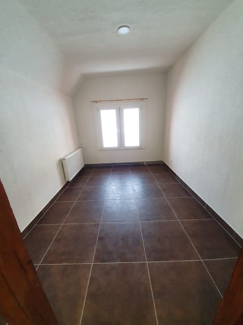 Appartement ensoleillé de 3 pièces avec balcon et vue sur les montagnes (3)