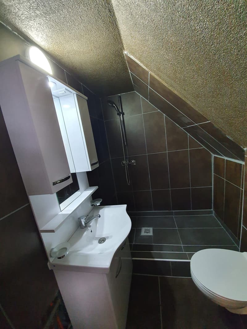 Appartement ensoleillé de 3 pièces avec balcon et vue sur les montagnes (4)