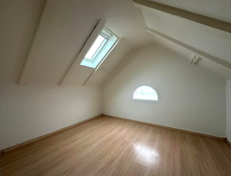 Charmante 2.5-Zimmer-Wohnung im Dachgeschoss in Romanshorn – ab Dezember 2026 verfügbar (2)