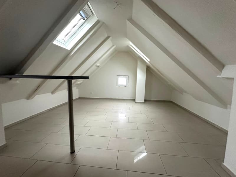 Charmante 2.5-Zimmer-Wohnung im Dachgeschoss in Romanshorn – ab Dezember 2026 verfügbar (3)