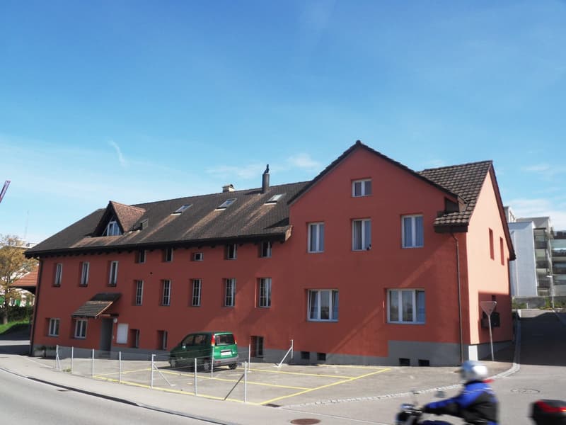 Parkplatz gesucht? Wir haben 5 freie Plätze in Islikon! (2)
