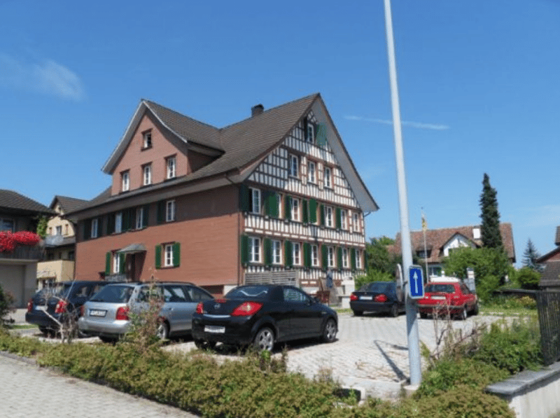 Grosszügige 3.5-Zimmer-Wohnung mit guter Anbindung (1)