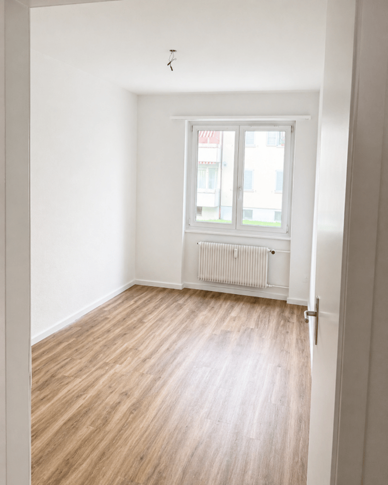 Renovated 4-room apartment (6)