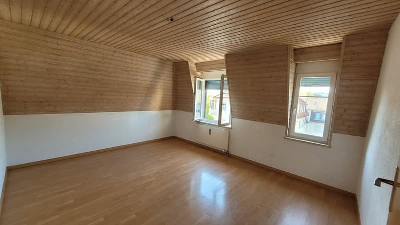 Appartamento mansardato luminoso e bello di 4,5 locali (6)