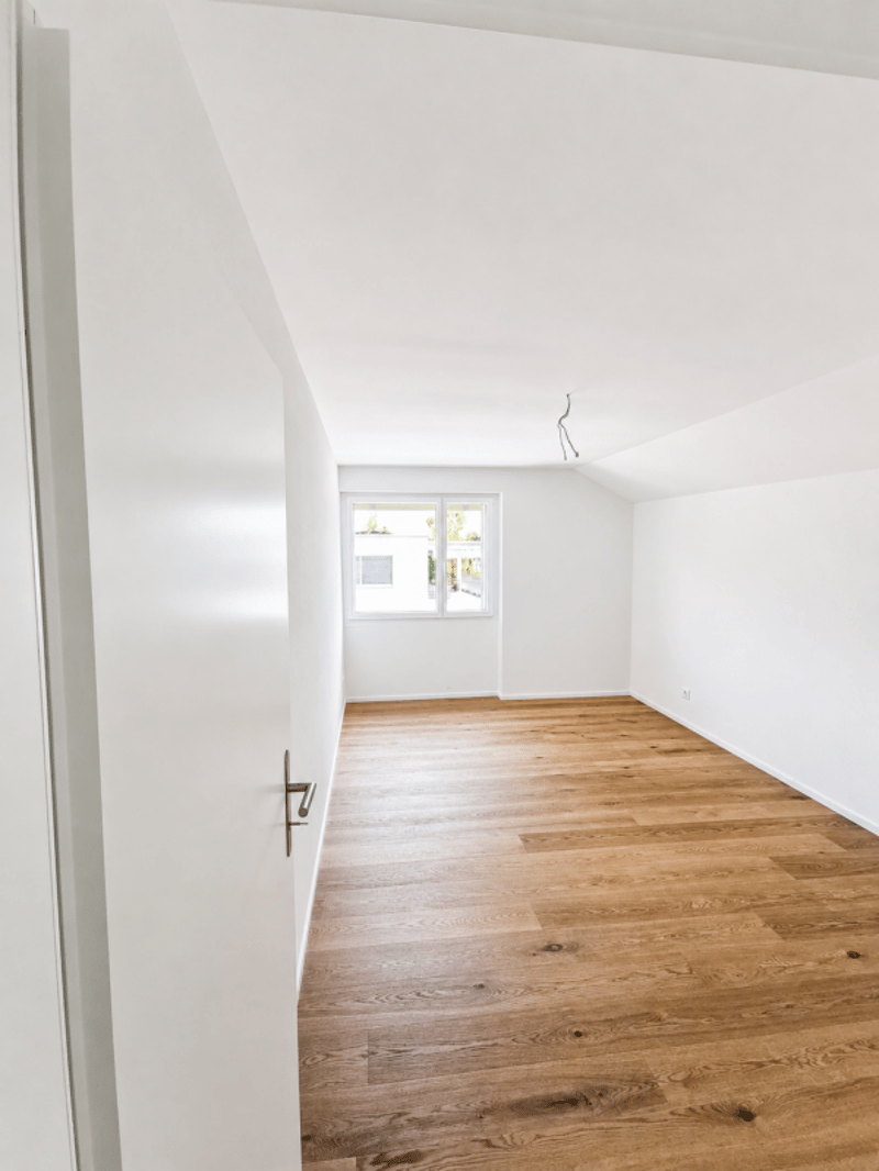 Appartamento mansardato appena ristrutturato dopo una ristrutturazione completa della proprietà (8)